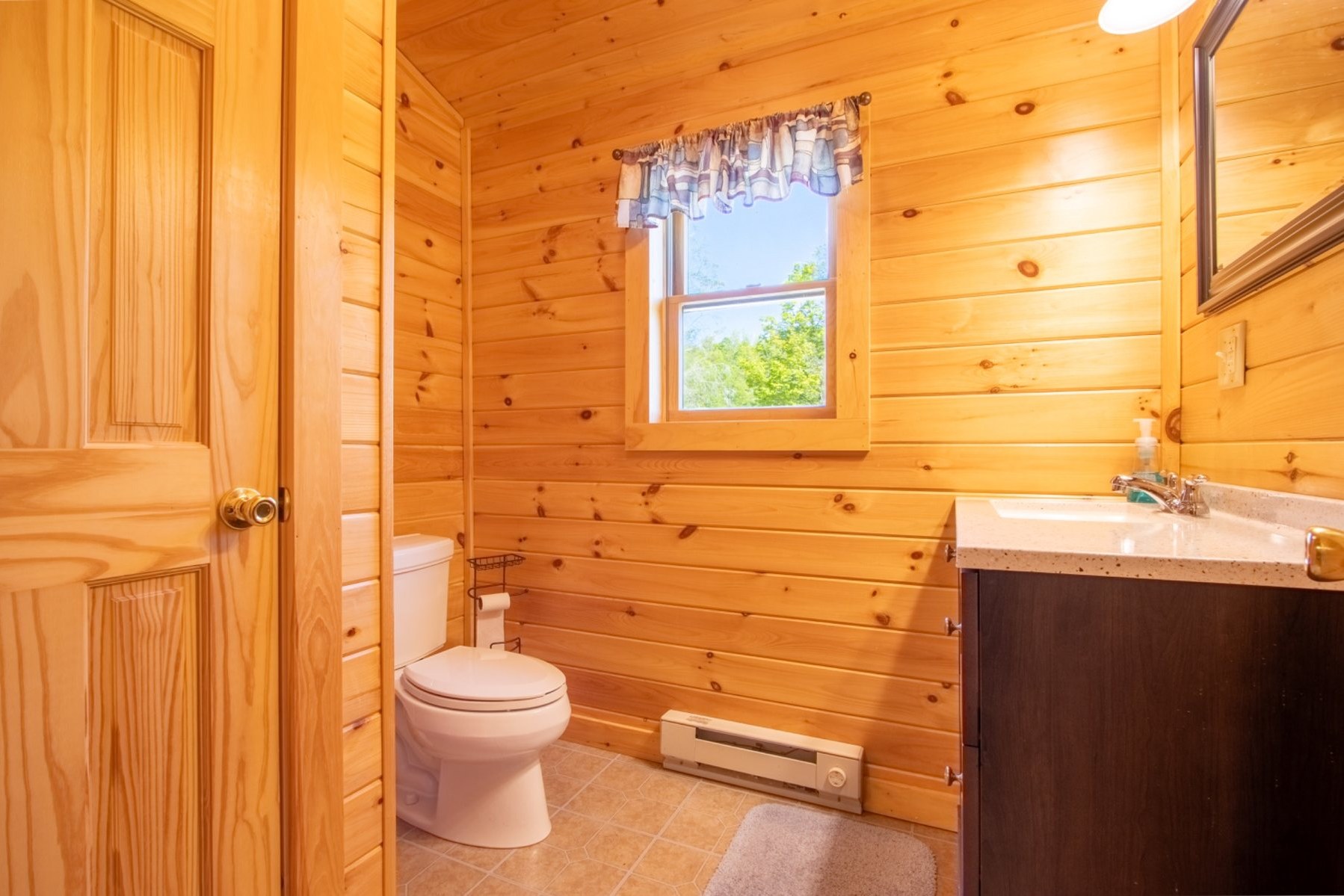 Golf Course Cabin upstairs half bath